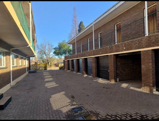 2 BEDROOM FLAT FOR SALE IN VEREENIGING CENTRAL